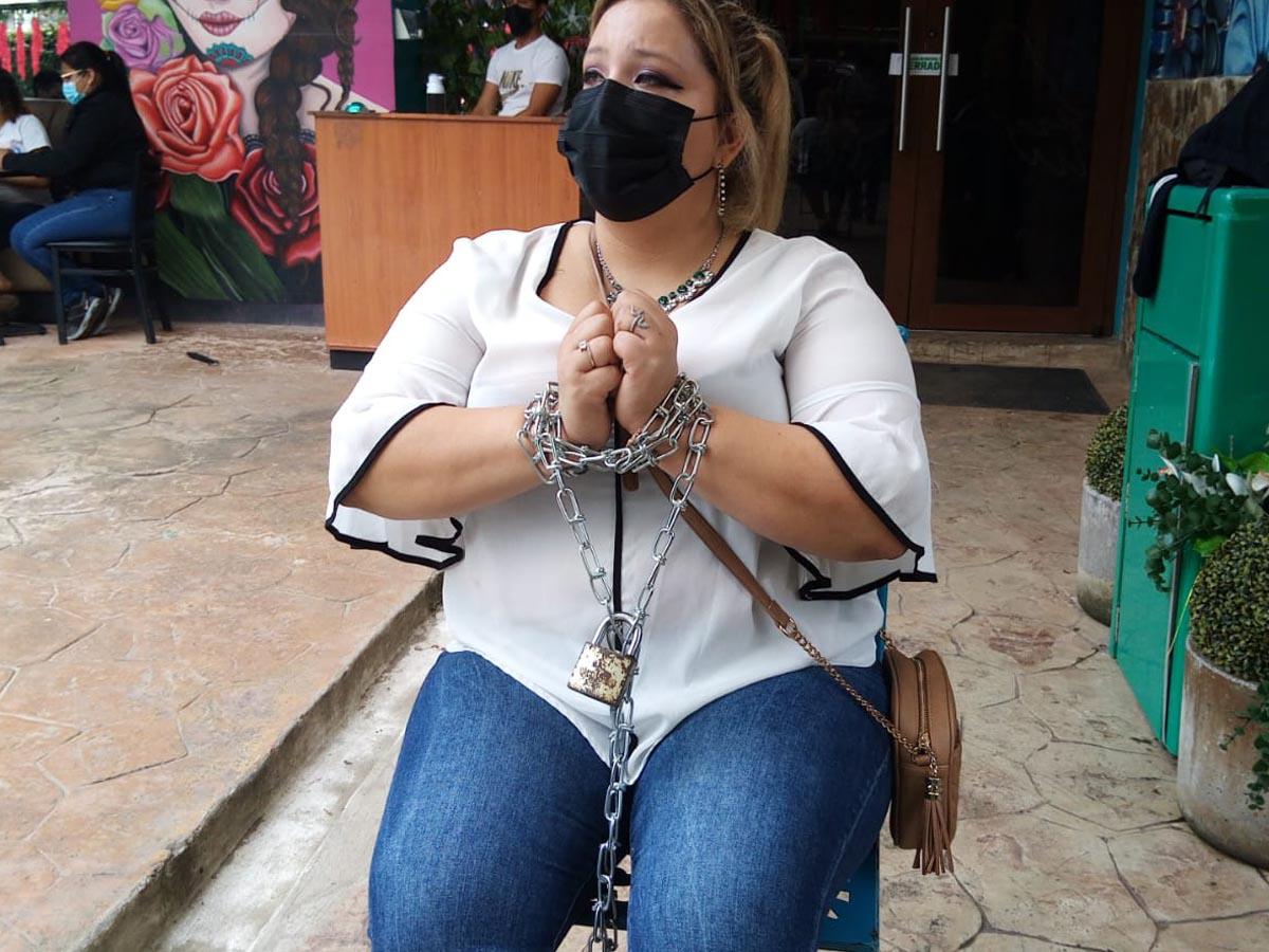 La propietaria del negocio cerrado.