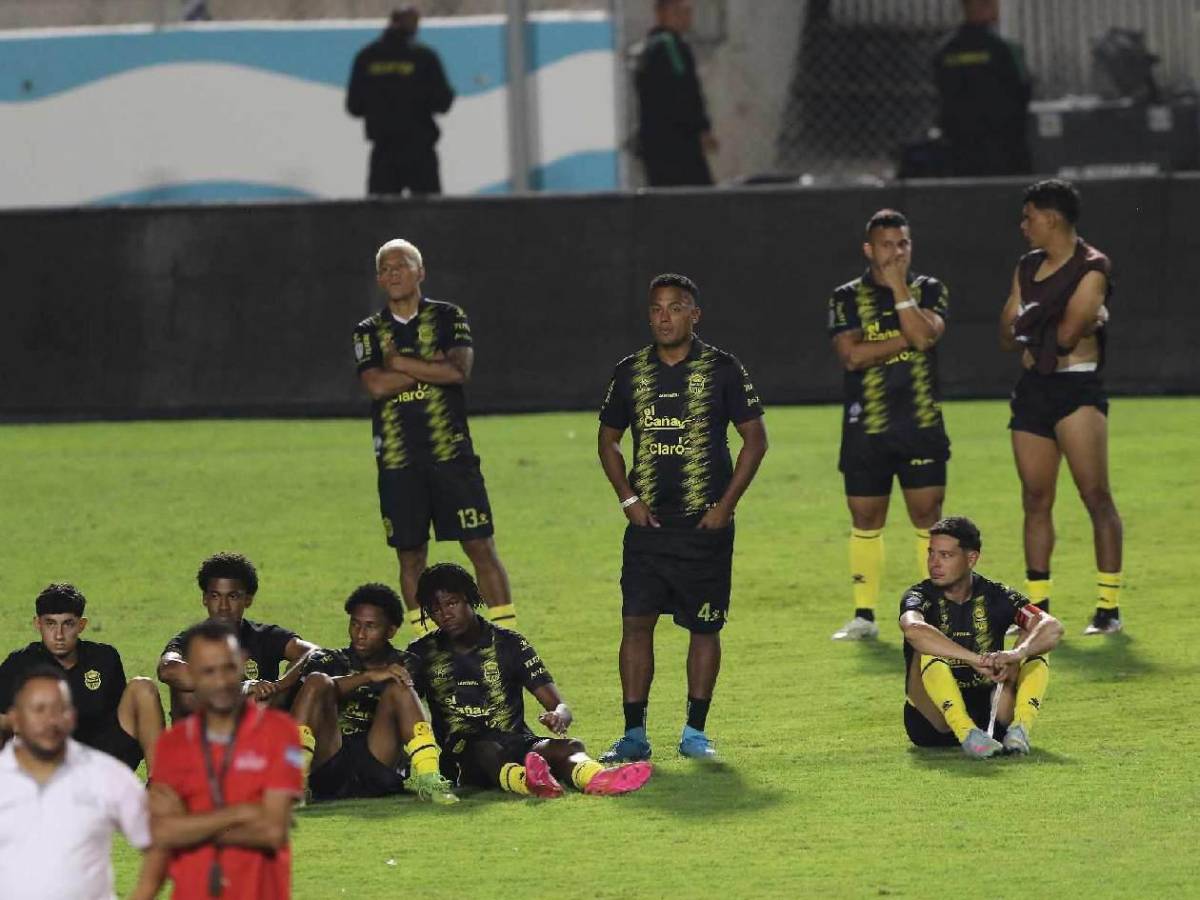 Real España hundido, decepción y así reaccionó Jeaustin tras perder la final ante Olimpia