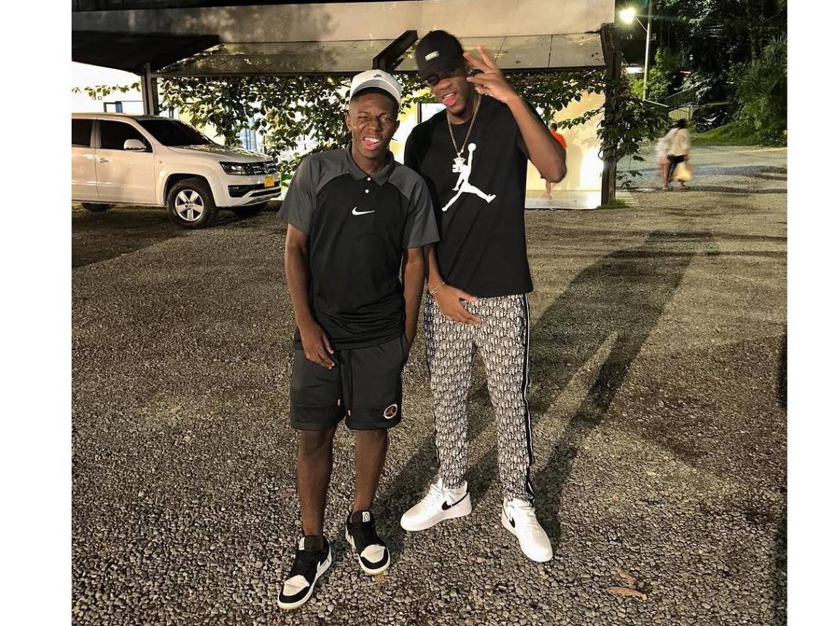 Jhon Durán: su nueva vida de lujos y captado con exnovia de un compañero