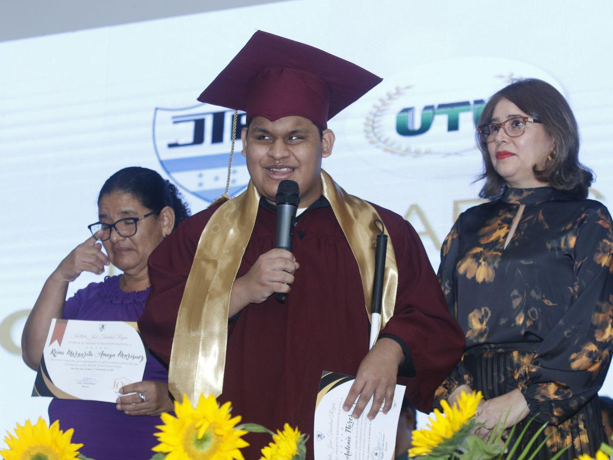 Así se vivieron las graduaciones del JTR rumbo al centenario