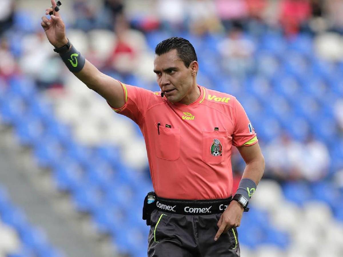 Sale a la luz el brutal castigo que recibió árbitro que pidió autógrafo a Messi