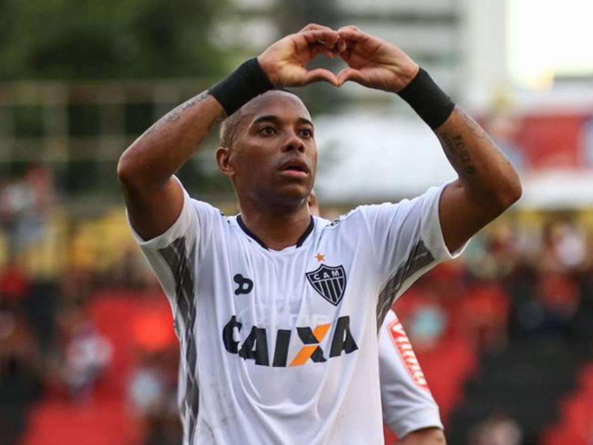 Robinho se hace íntimo de famoso reo: Su plan para sobrevivir en la cárcel