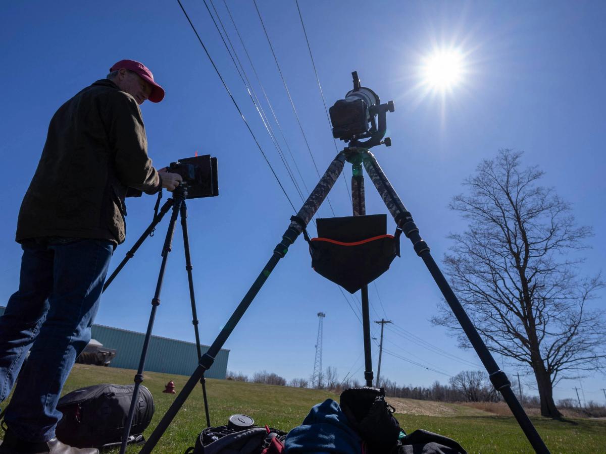 ¿Se puede ver el eclipse solar con el celular? Los riesgos