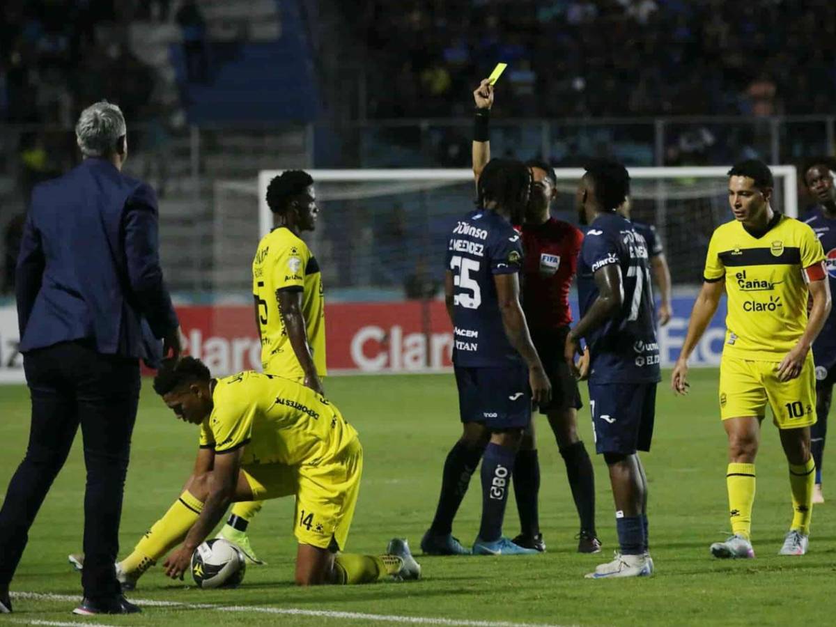 El 'frío' festejo de figura de Motagua, sufrimiento de Real España, susto y enfado