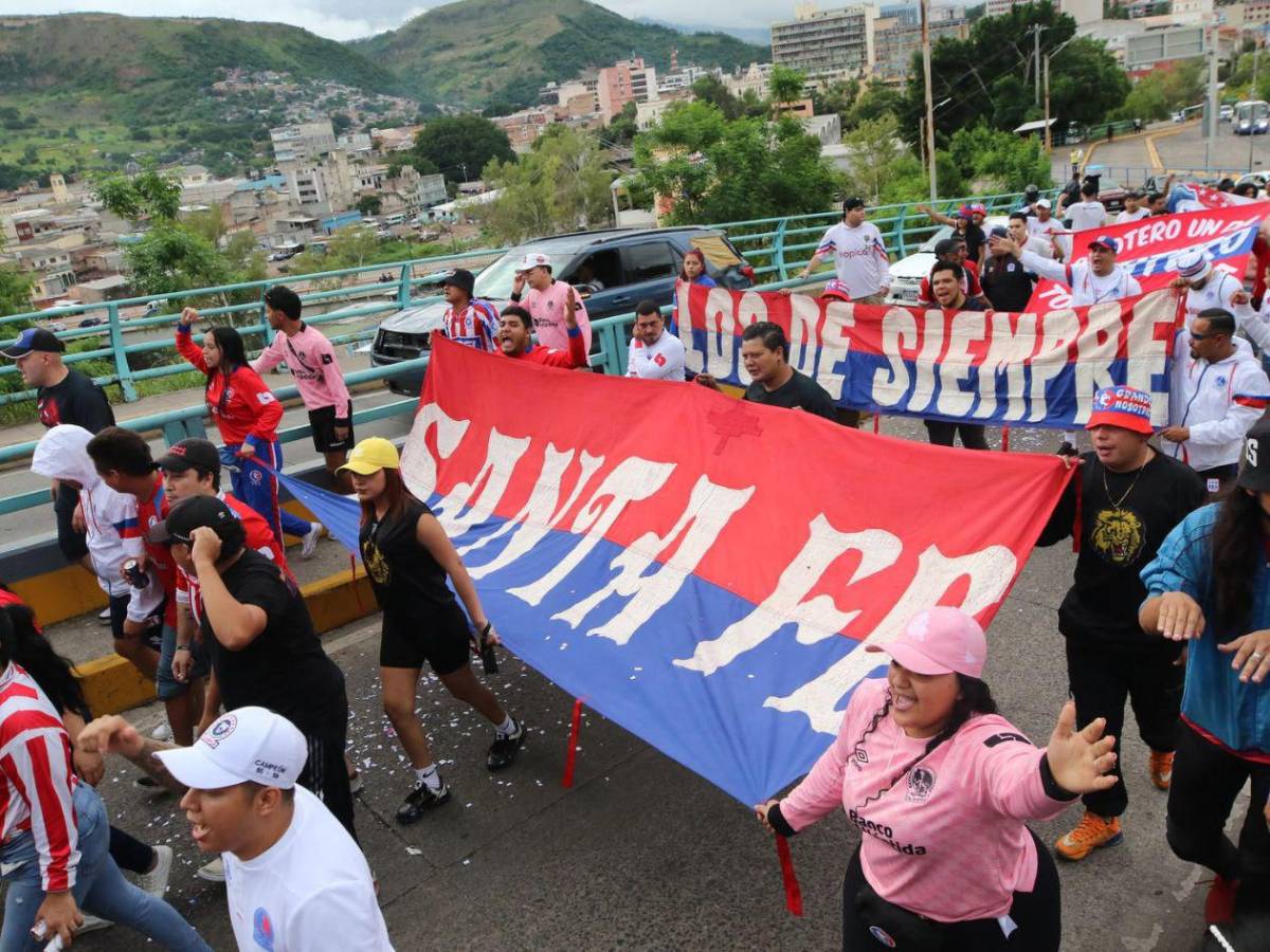 ¡Ambientazo! Fiesta de la Ultra Fiel y las chicas sensación en el Chelato Uclés