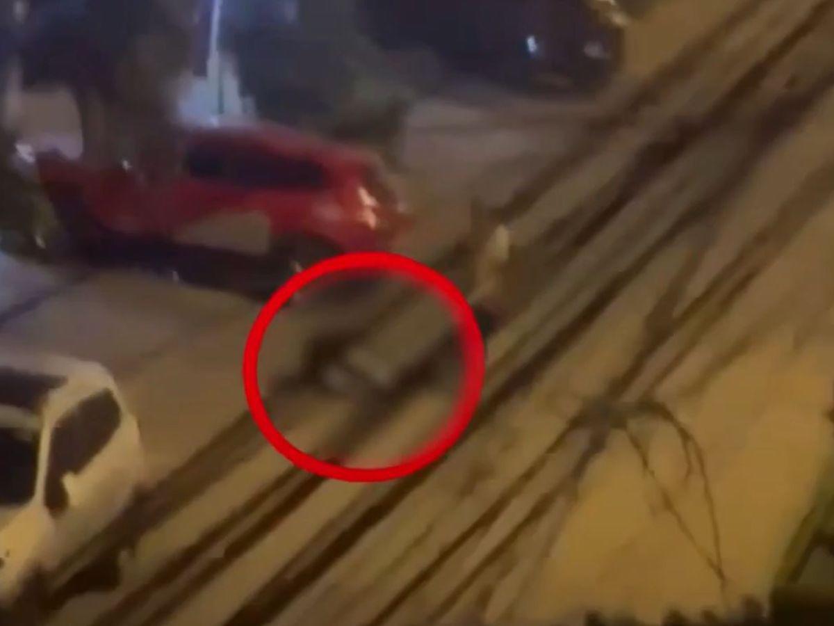 Hombre mata a disparos a su esposa e hijo en plena calle