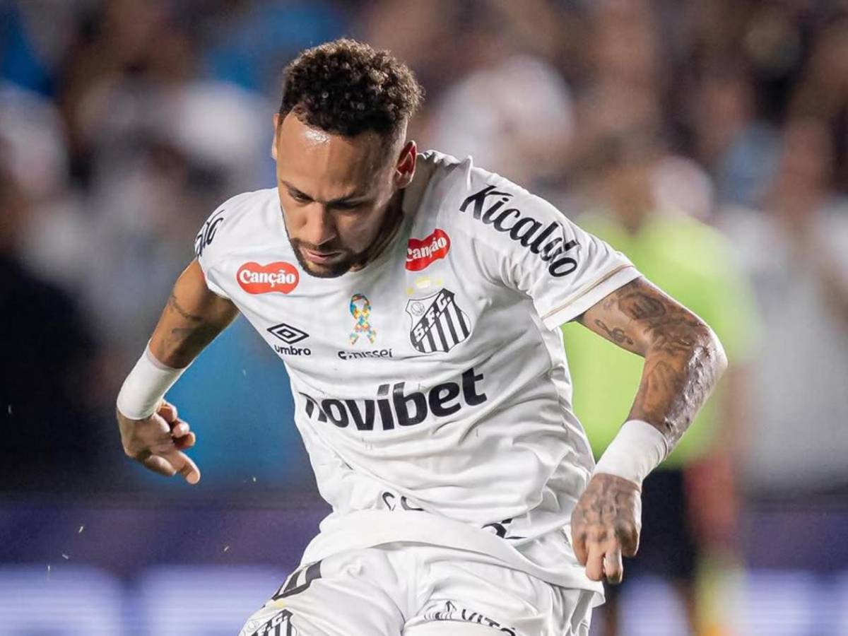 Neymar negocia su salida del Santos e iría a impensado club: Hondureño atento