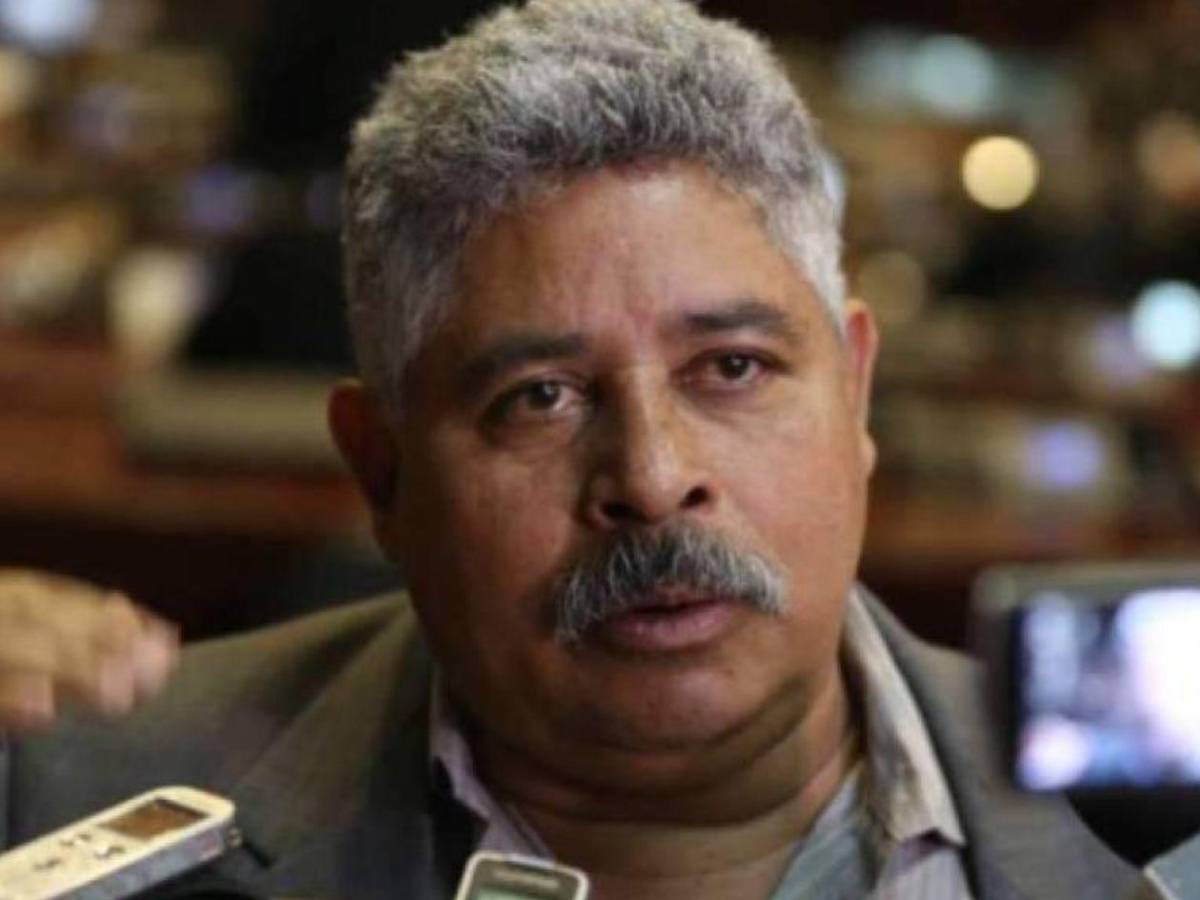 Marvin Ponce revela que Libre tiene un plan para sacar a Cossette López del CNE