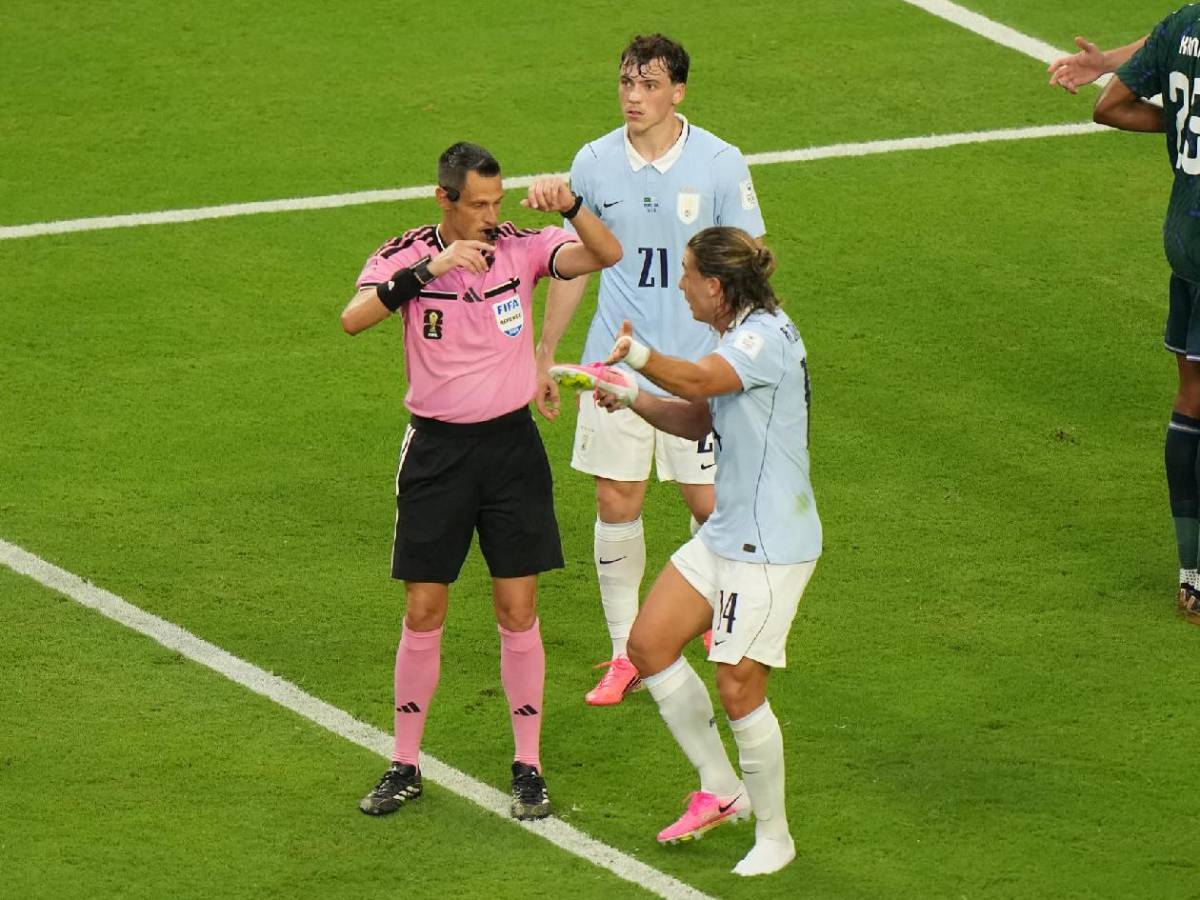 Uruguay decepciona en su debut en el Mundial, inesperado héroe y Arabia sorprende