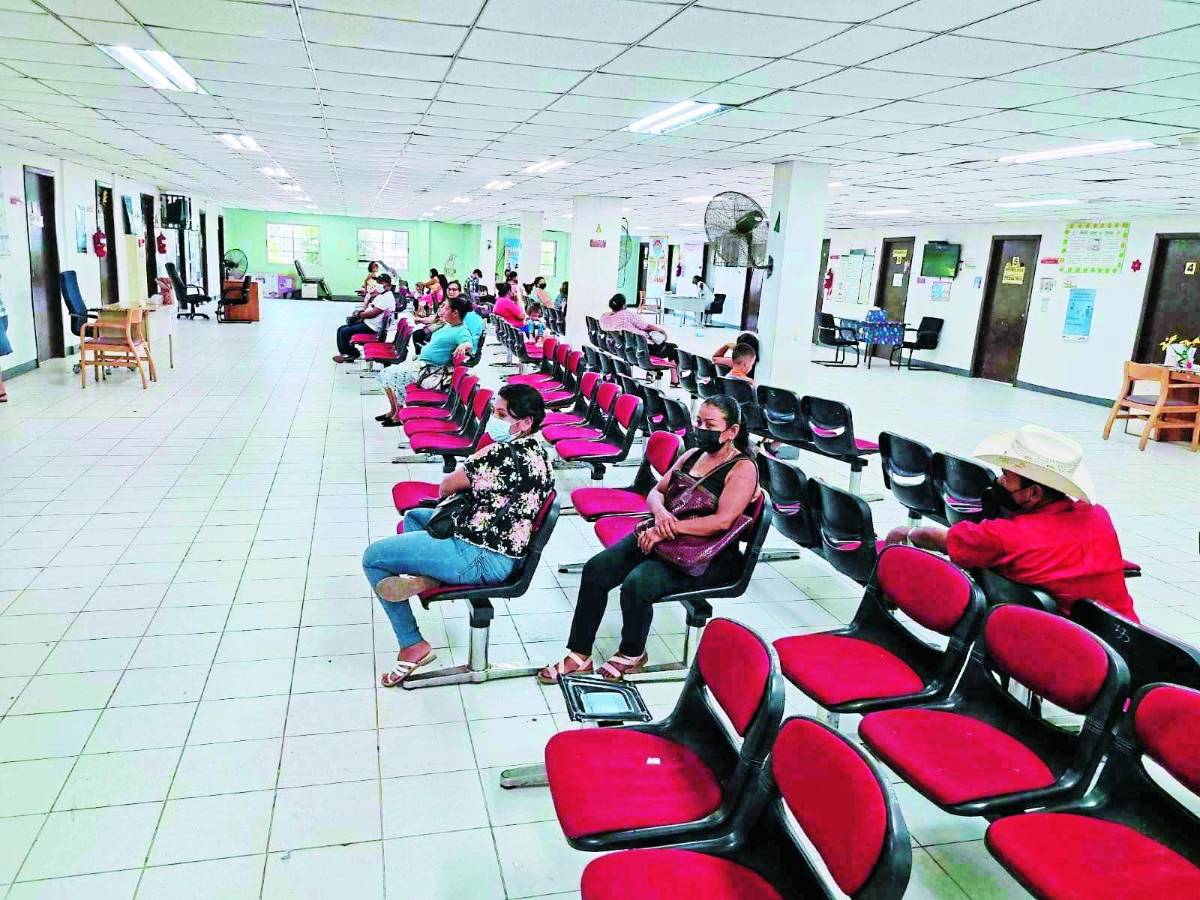 Crisis financiera del IHSS impacta en derechohabientes