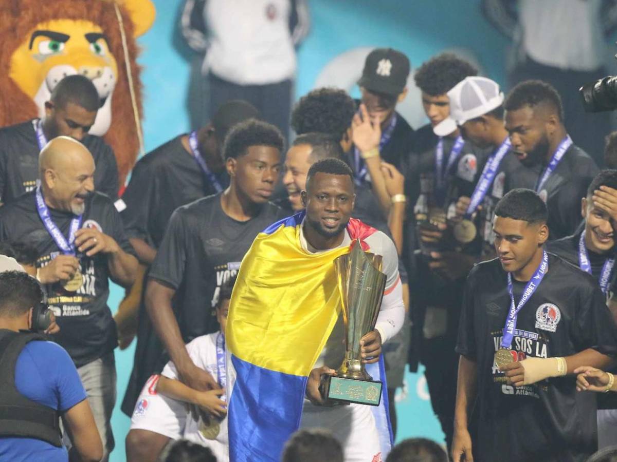 Olimpia festeja título, detalle con Real España, descuido con la copa y a lo Lamine Yamal