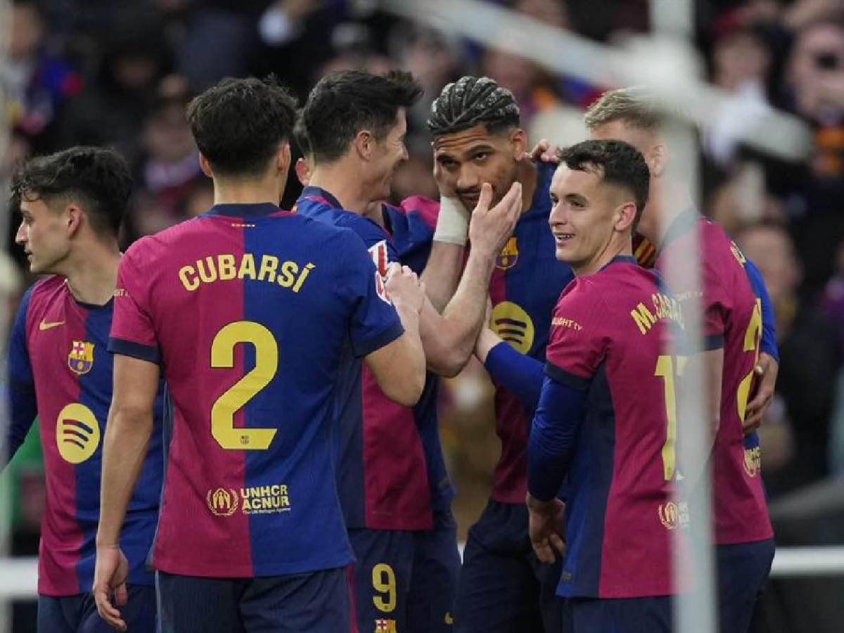 Barcelona con inesperados goleadores, récord de Lewandowski y show de Yamal