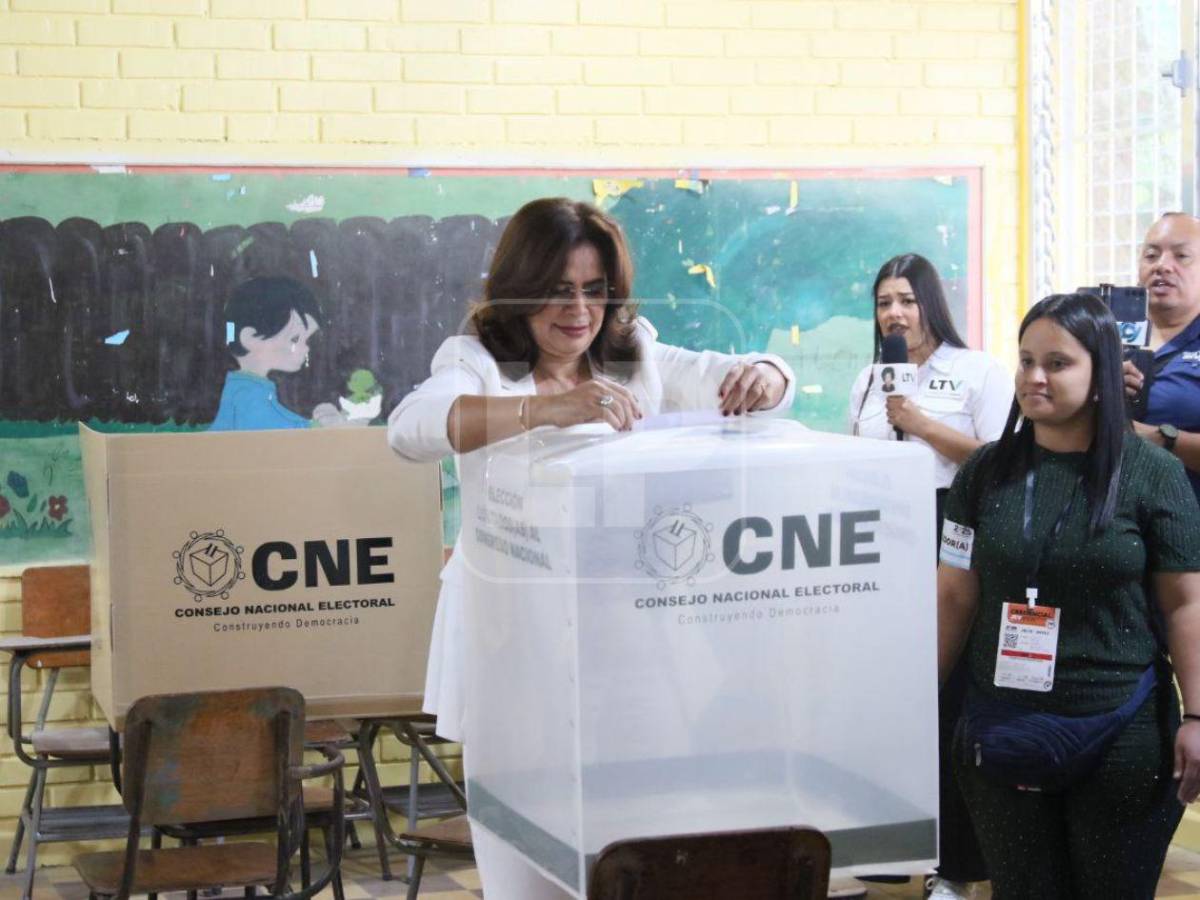 Rixi Moncada, la primera candidata a la presidencia en acudir a las urnas