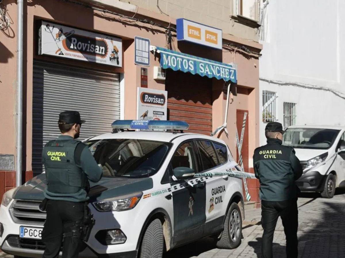 Horror: Mujer prende fuego a su pareja mientras dormía; Policía la captura