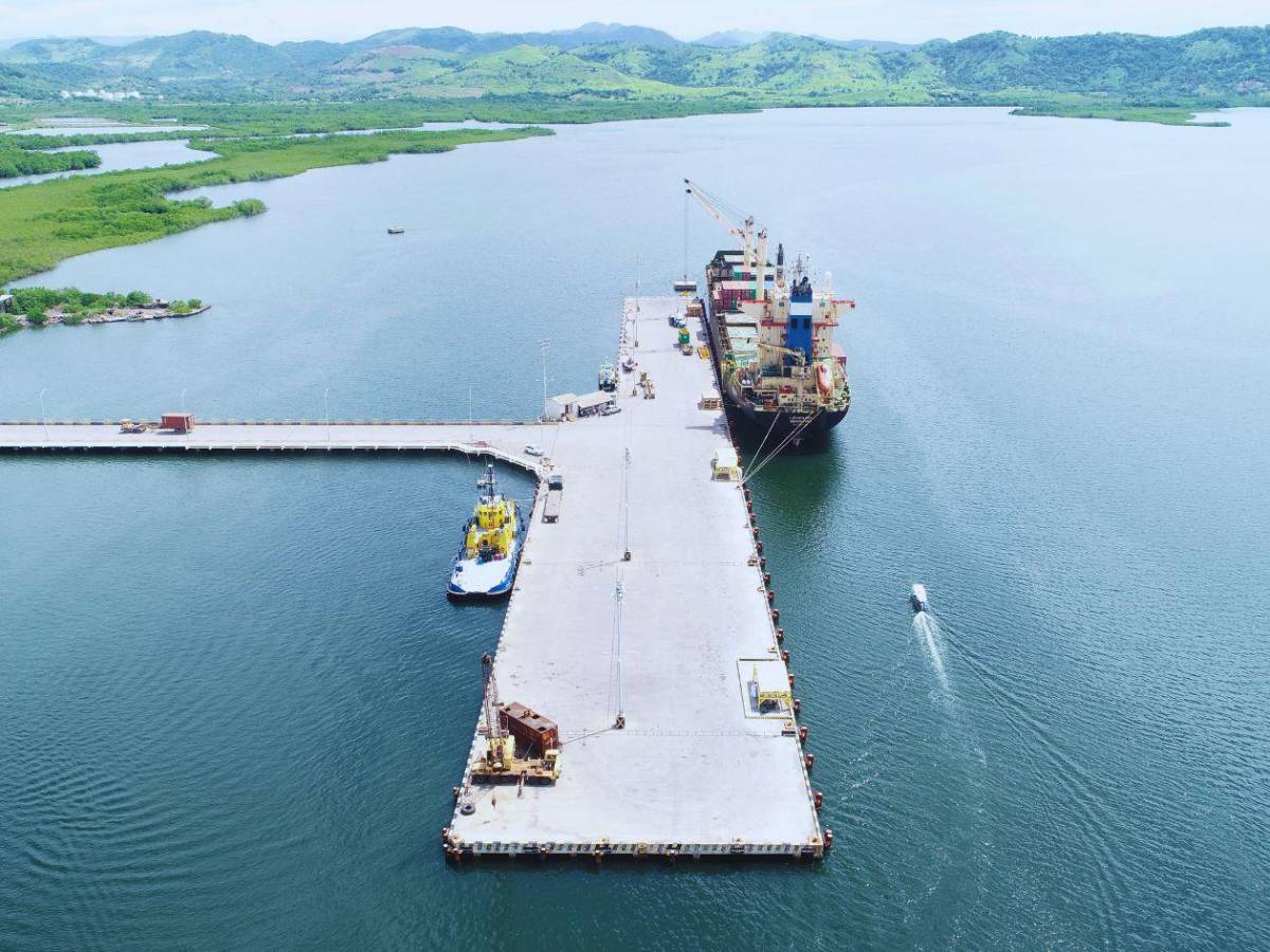 Autos, combustibles y barcos saturan el único puerto activo del Pacífico hondureño