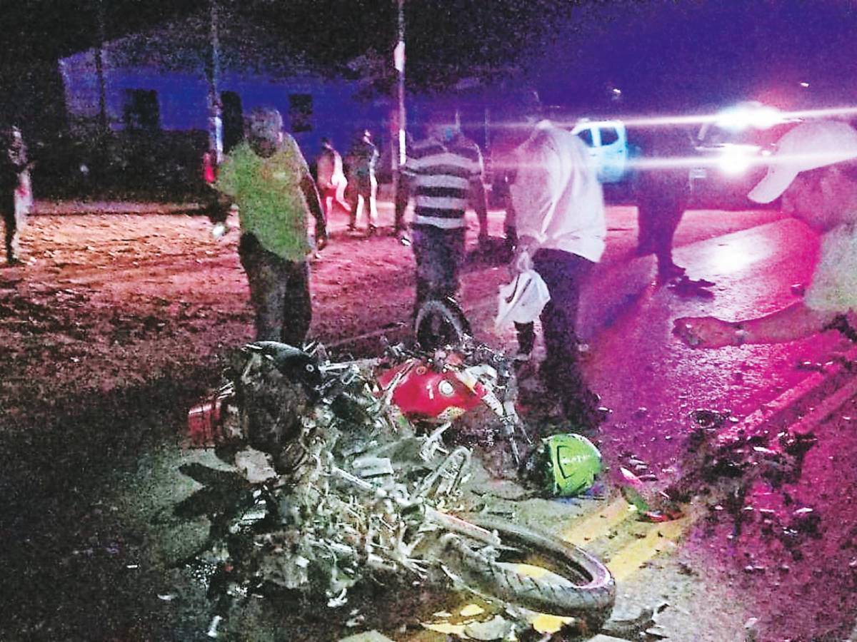 Dos muertos deja choque entre motos