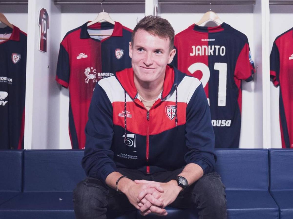 Futbolista que anunció su homosexualidad se retira a los 29 años y revela el motivo