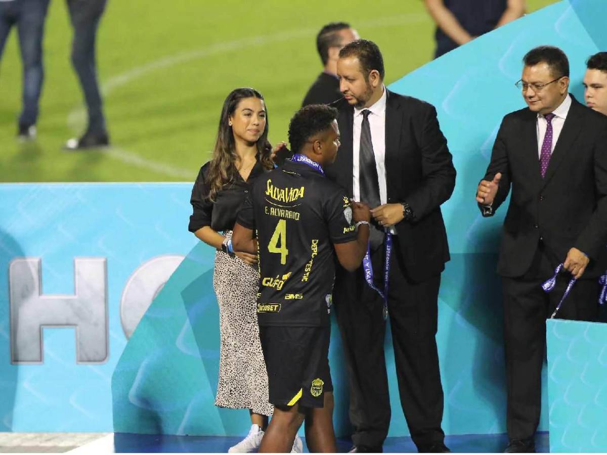 Real España hundido, decepción y así reaccionó Jeaustin tras perder la final ante Olimpia