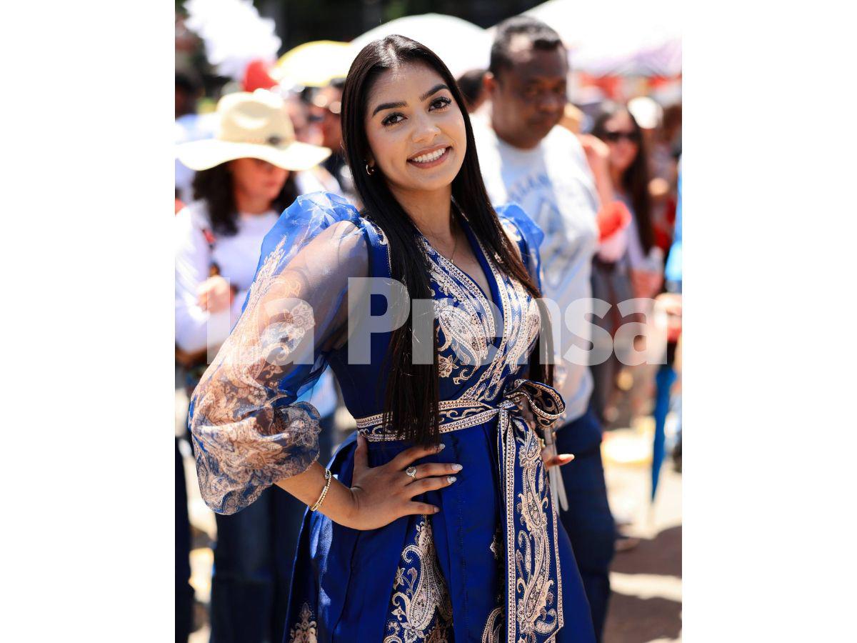 ¿Quién es la bella maestra que acaparó miradas en los desfiles de San Pedro Sula?