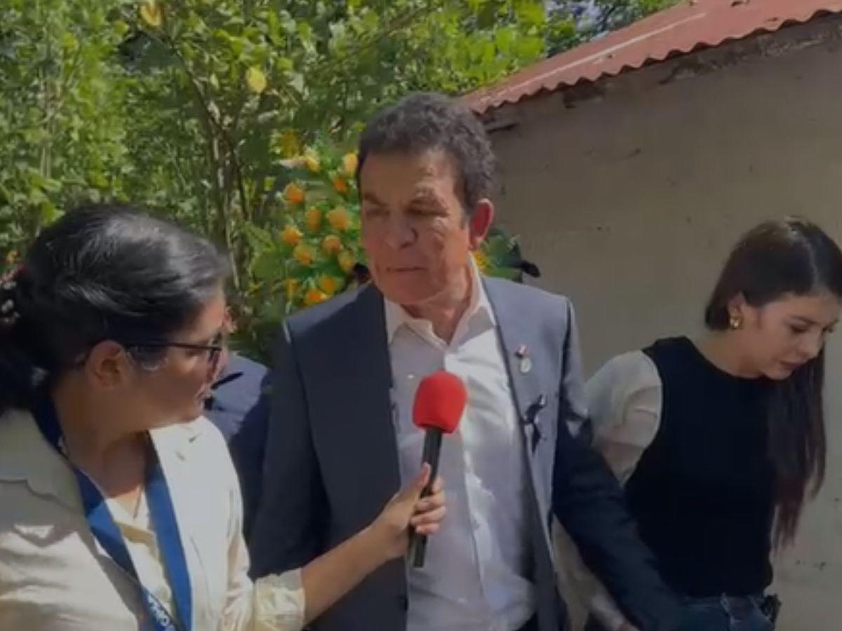 Salvador Nasralla acompaña a  familias de las víctimas de accidente en Santa Bárbara