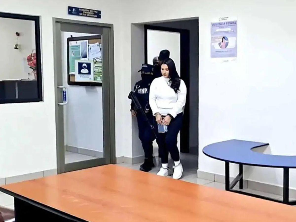 Piden 36 años de cárcel para “la madrastra”: rompe en llanto y envía fuerte mensaje a su expareja