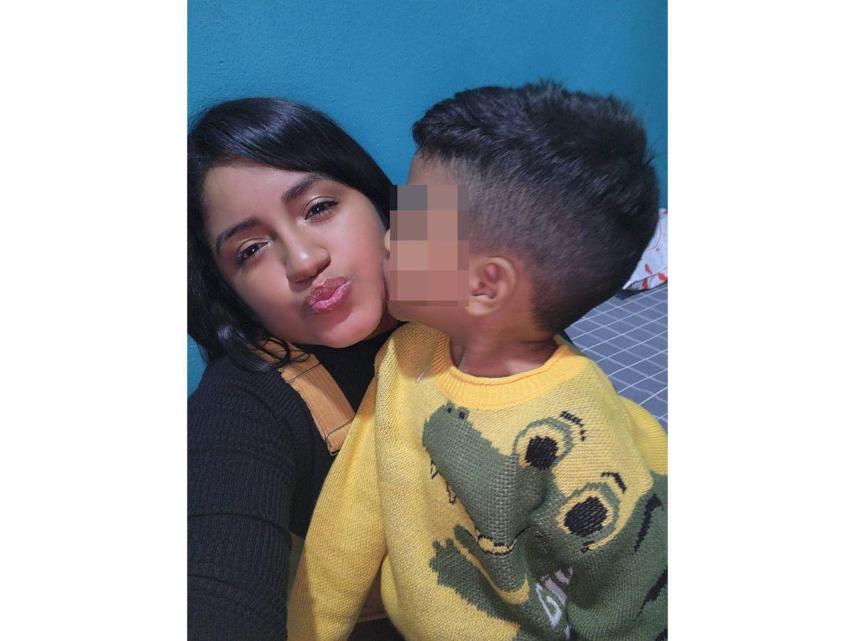 Keyssy regresaba de la escuela con su hijo y murió tras choque con rastra en Juticalpa