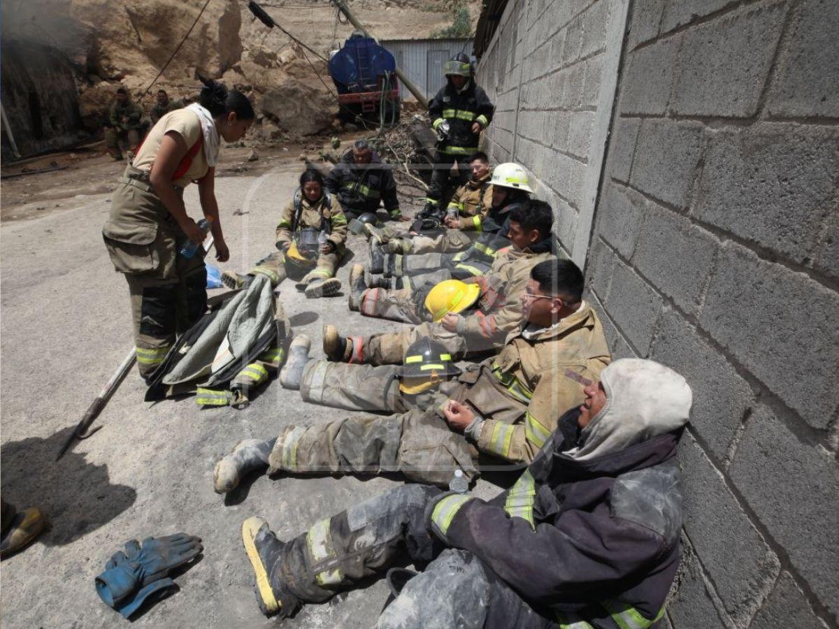 Escenas de dolor, angustia y cansancio: continúa el rescate en el sector Loarque