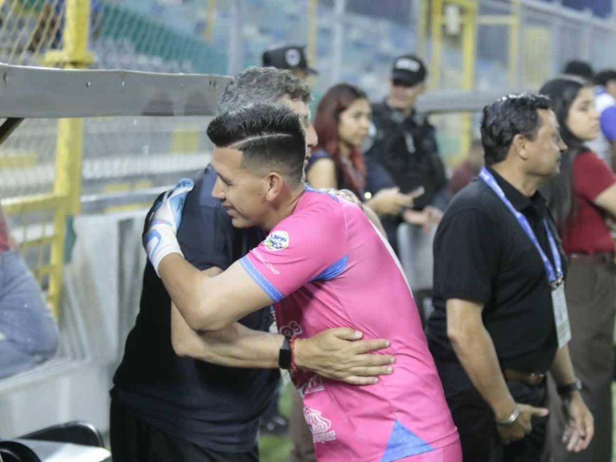 Real España de fiesta, dardo del 'Droopy' a Menjívar y bellas chicas en el Morazán