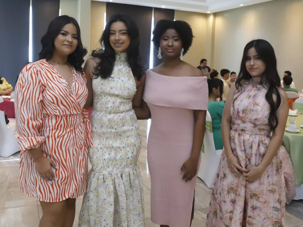 Seniors 2025 de la Escuela Bilingüe Del Valle compartieron desayuno