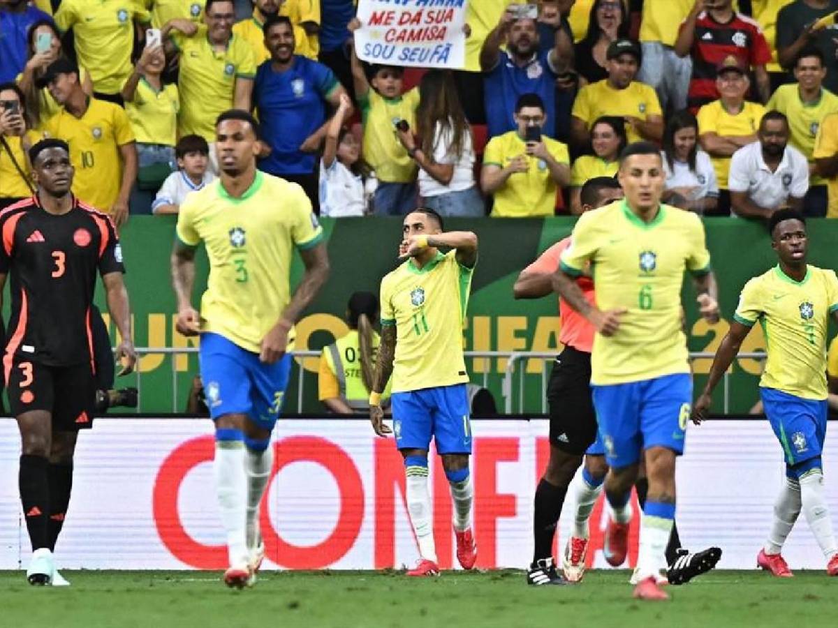 La razón de la bronca Raphinha-Vinicius y fuerte choque en el Brasil-Colombia