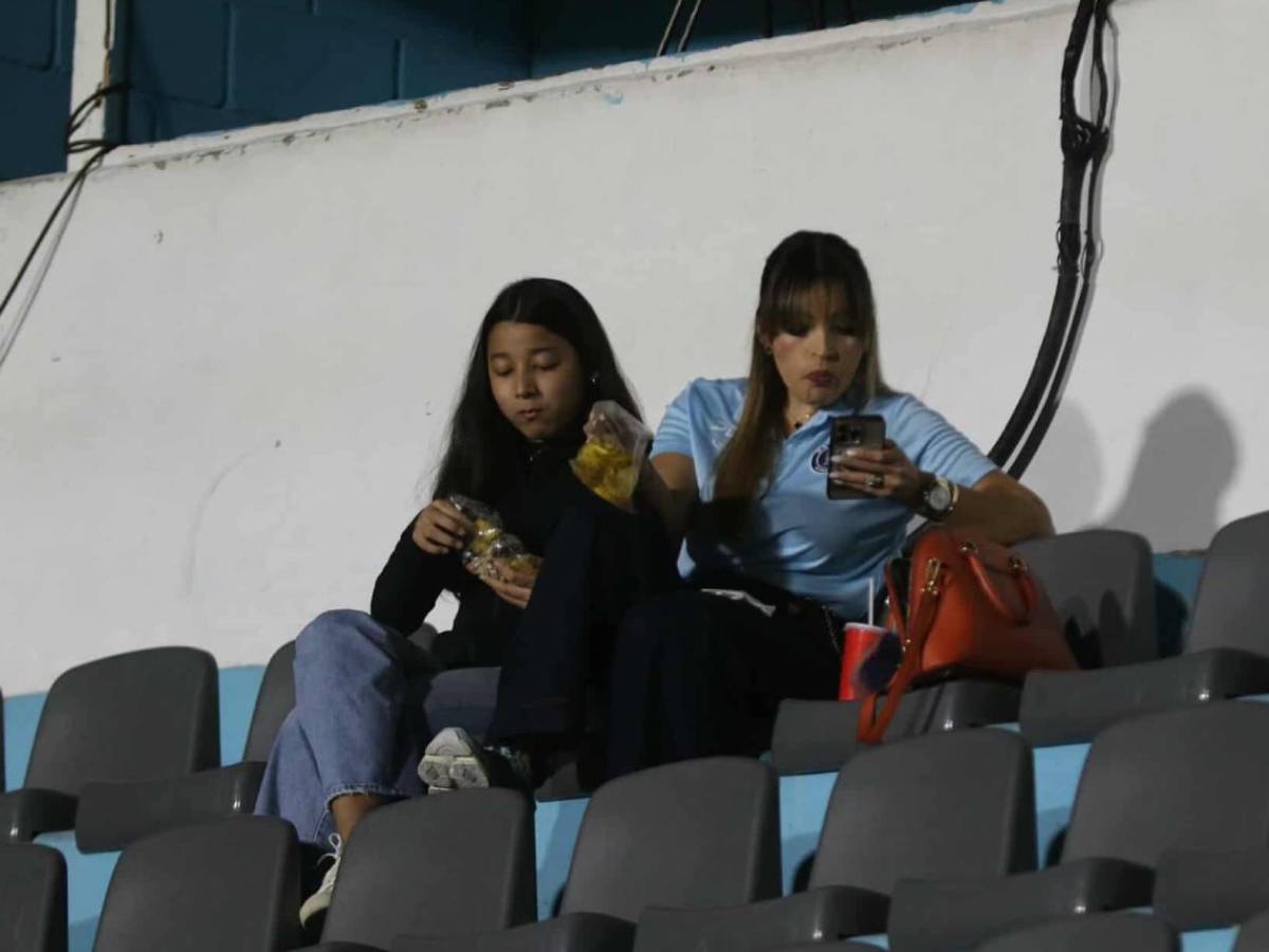 Amargura del Motagua, futbolista en pleno TikTok, bella infiltrada y diputado presente