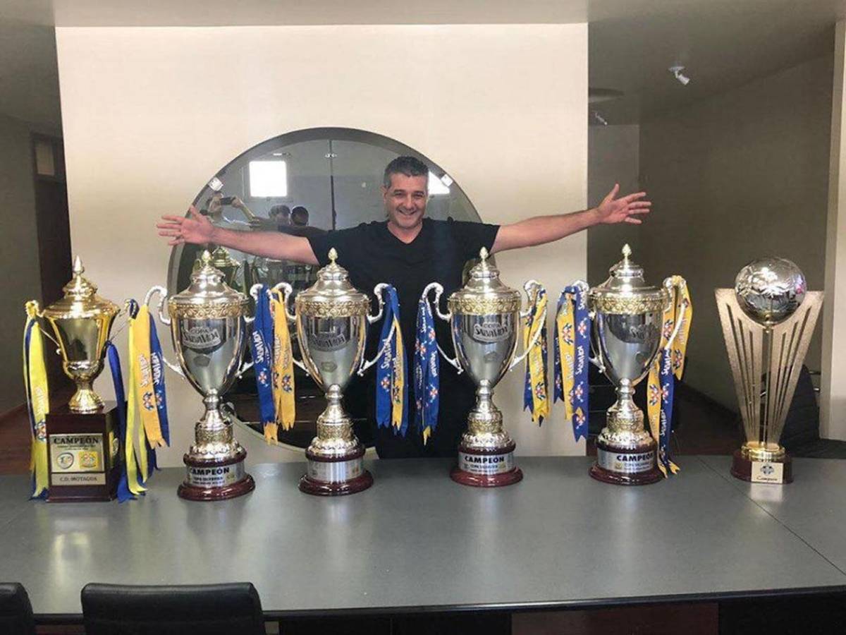 Diego Vázquez reaparece y sorprende con su nueva faceta tras salida de Motagua