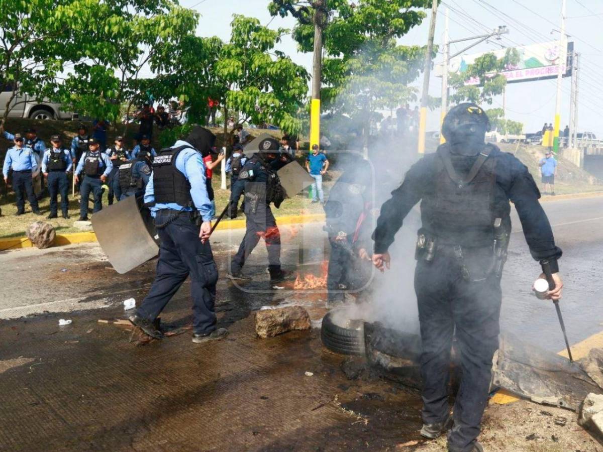 Las imágenes del desalojo de manifestantes en El Progreso, Yoro