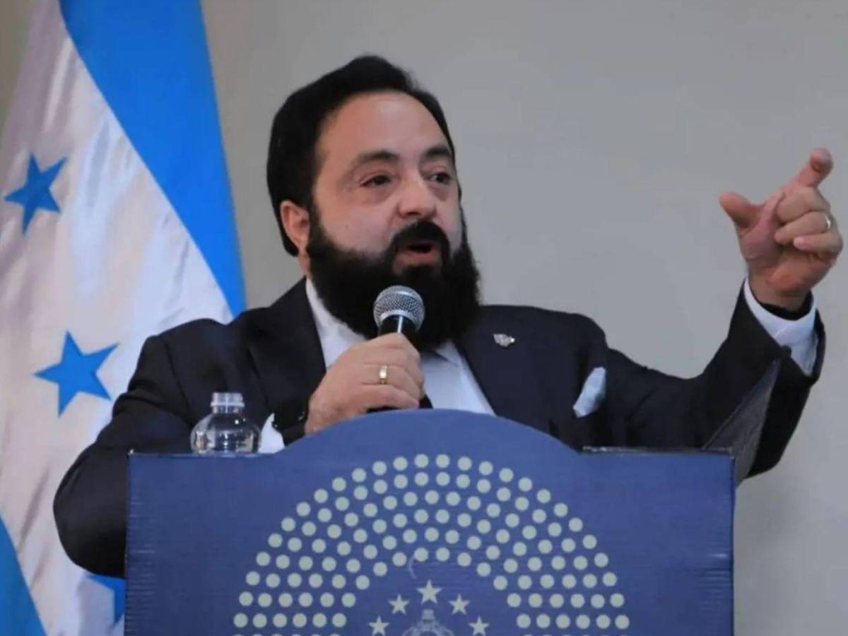 Inusual uso de la cadena nacional por parte de Redondo capta la atención del país