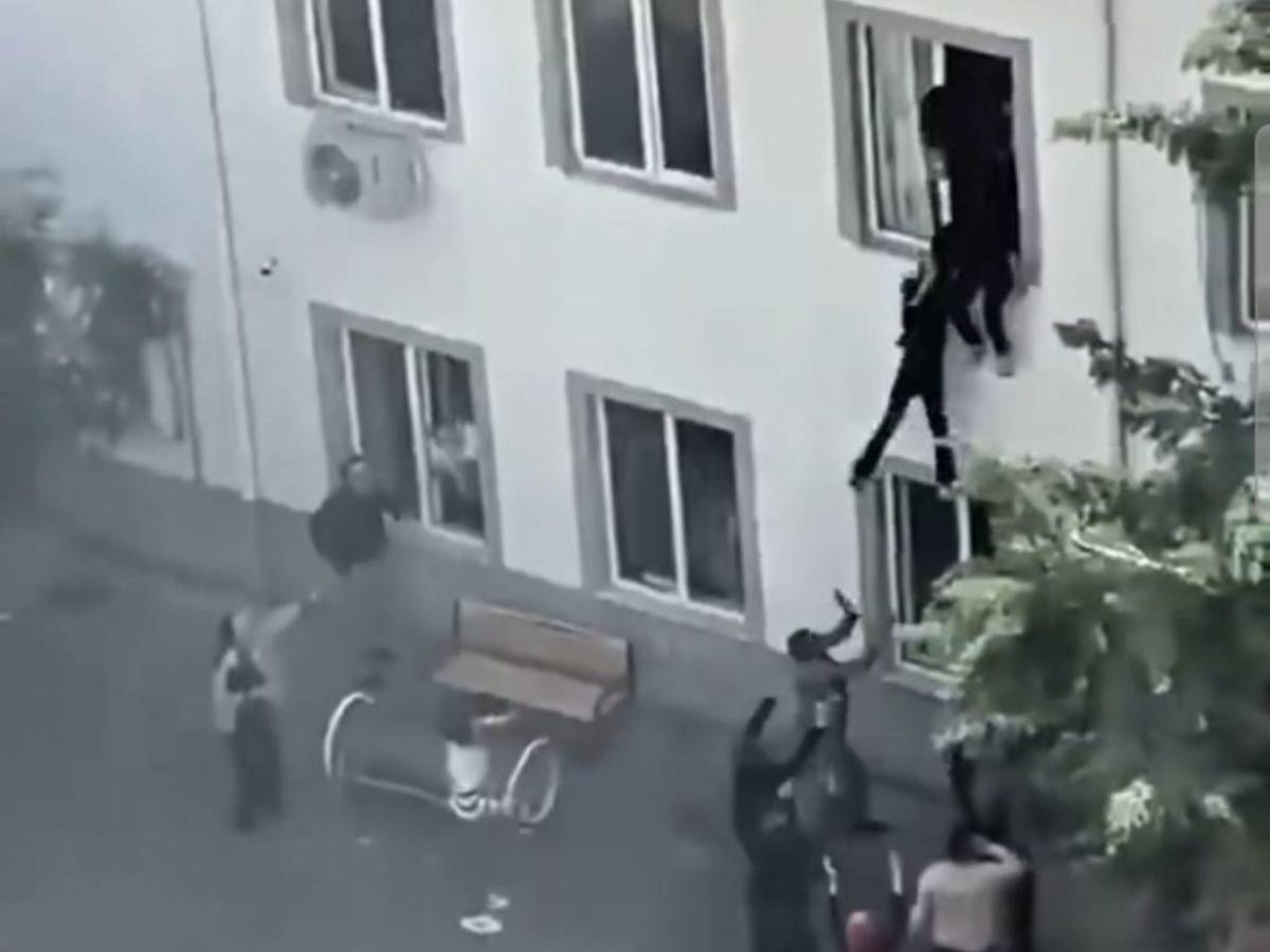 Suben a nueve los muertos en el tiroteo a manos de un alumno de 14 años