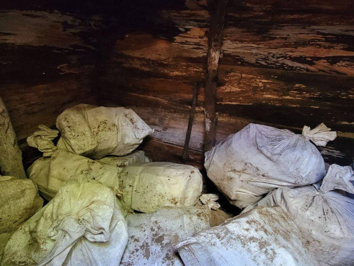 Hallan droga con escudo del Real Madrid enterrada en playa hondureña