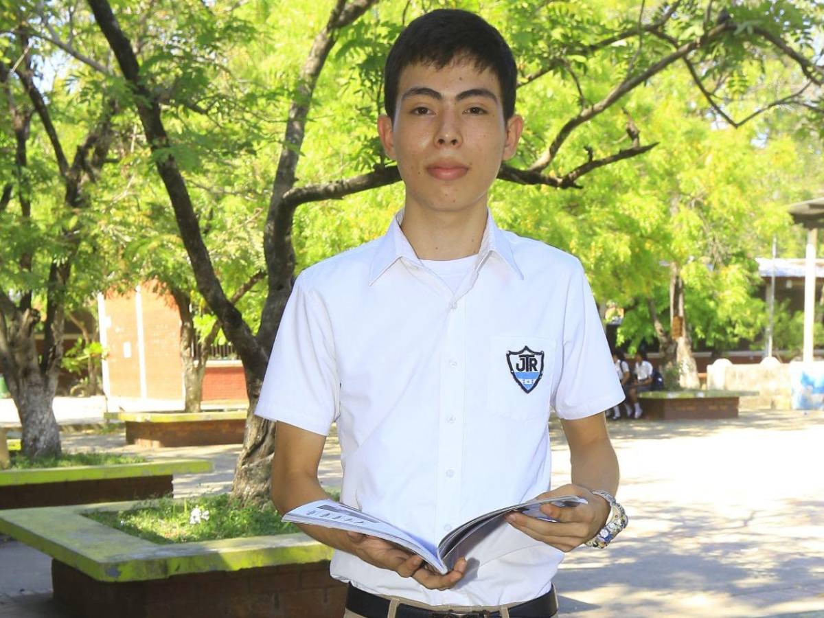 Orgullo académico: Ellos son los 8 mejores estudiantes del JTR este 2025