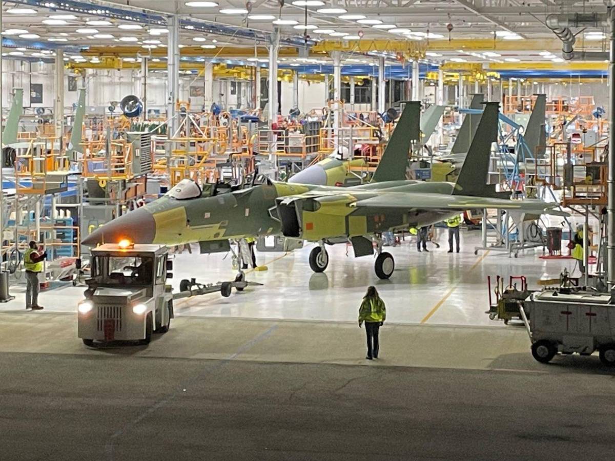 Así son los 21 aviones de guerra F-15EX Eagle II que compró Donald Trump