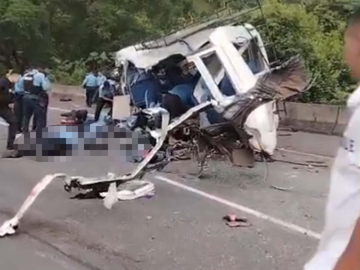 Policías venían de reclamar uniformes cuando fueron impactados por una rastra en la CA-5