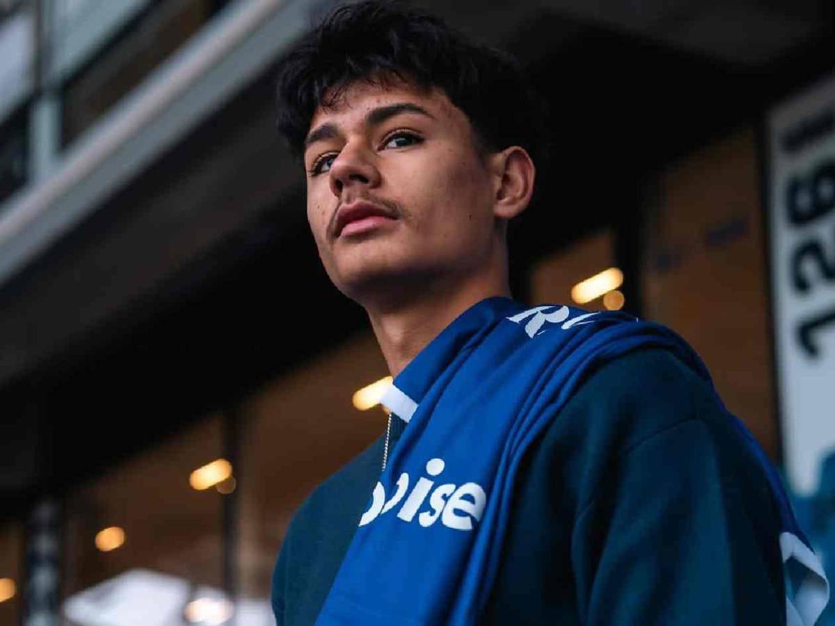 Joven de sangre hondureña con histórico club: firma primer contrato profesional