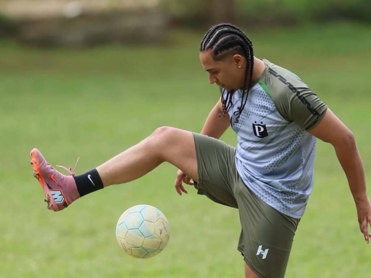 Davis Flow se estrena como futbolista: Lujos, llamado de atención y lo que le hicieron