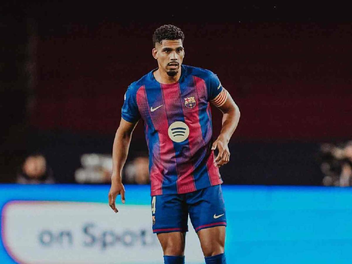 Araújo pidió un tiempo al Barcelona para no jugar: revelan increíble motivo