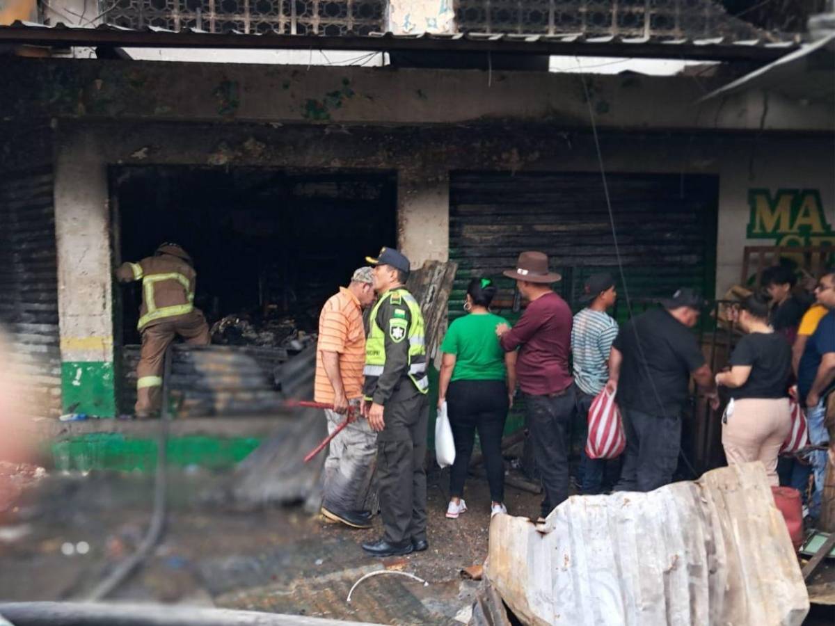 Historias de pérdida y esperanza tras incendio que arrasó con locales en mercado