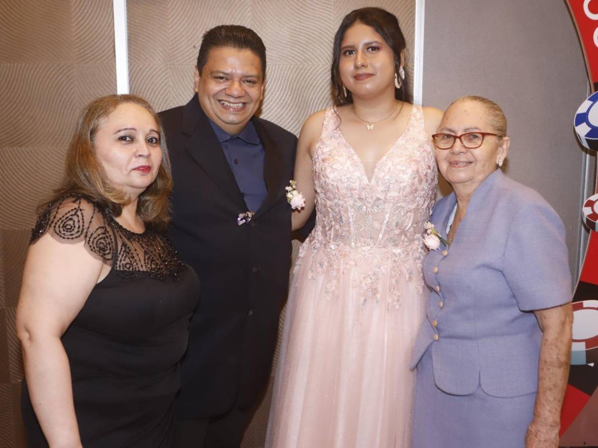 Fotos: Seniors 2025 de Fundación Mhotivo celebraron su graduación