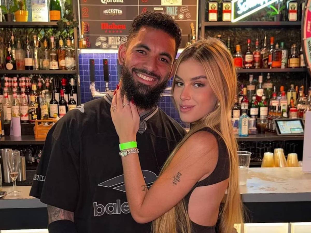 Jugador deja a la futbolista viral y ahora sale con hija de director deportivo