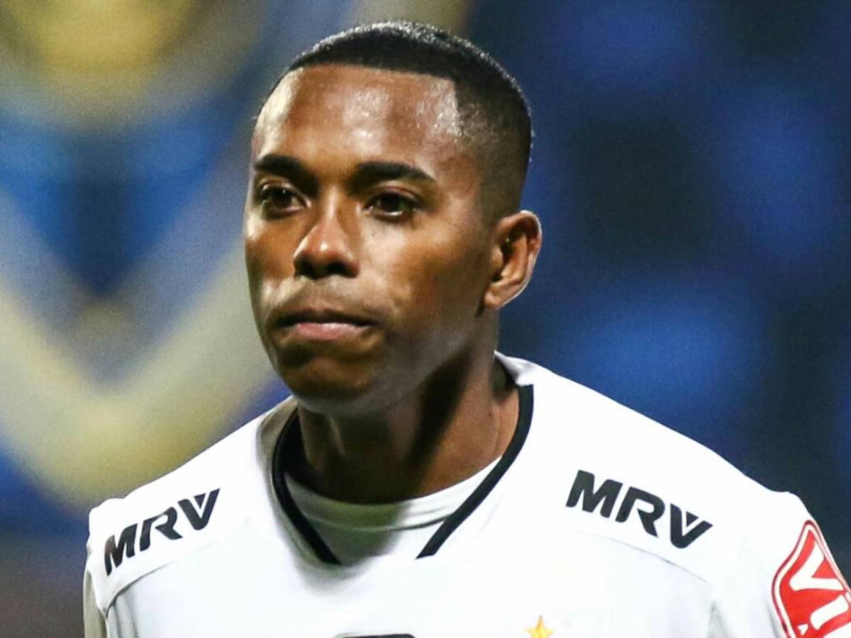 Robinho se hace íntimo de famoso reo: Su plan para sobrevivir en la cárcel