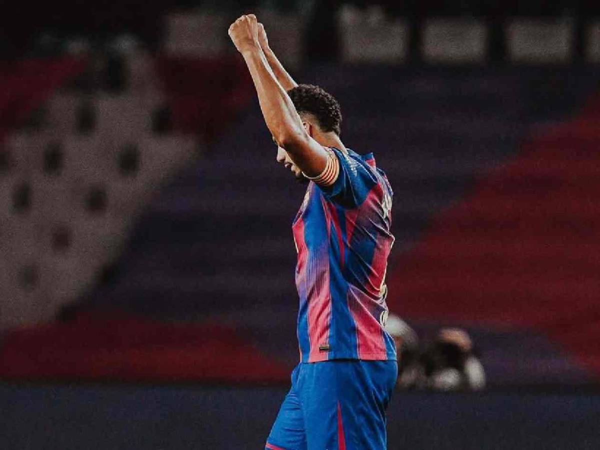 Araújo pidió un tiempo al Barcelona para no jugar: revelan increíble motivo
