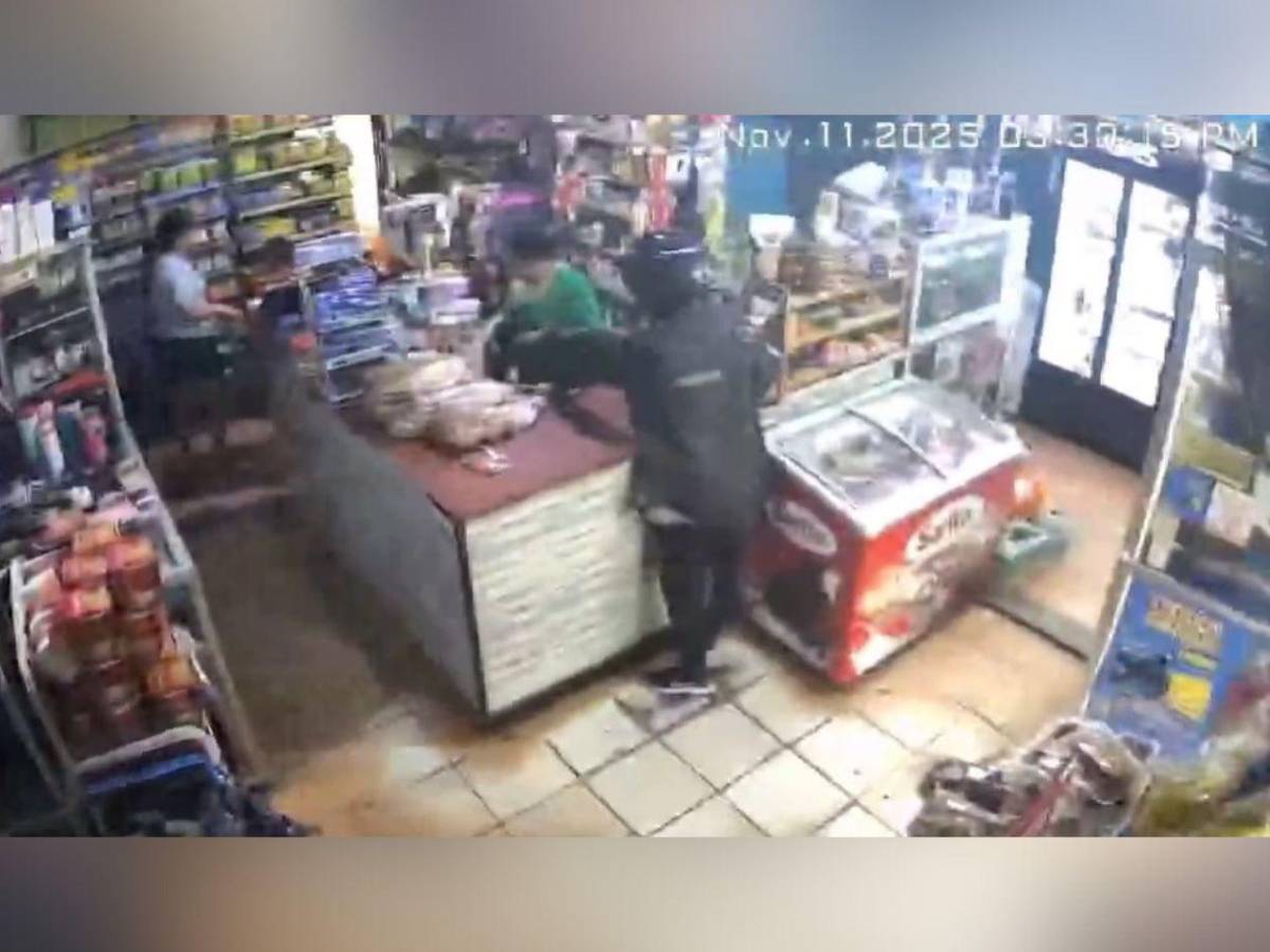 Violento asalto en mercadito de SPS: Así actuó el ladrón