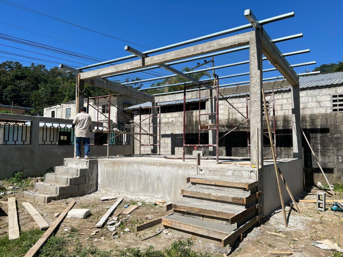 Invierten más de L900,000 en reconstrucción de escuela en Puerto Cortés