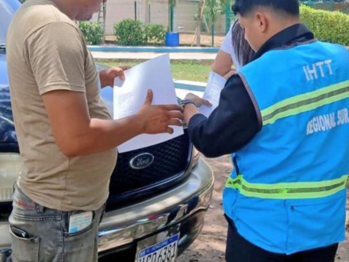 Muere Delmy Linares tras ser empujada por ayudante al bajar de un bus en Choluteca